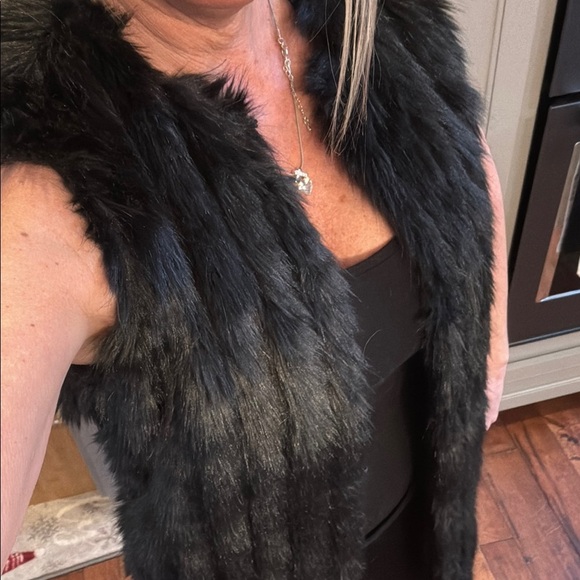 John + Jenn sz sm Faux Fur Vest in Black - Picture 5 of 5